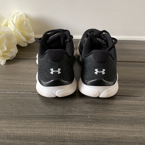 ✨ Authentic Under Armour Women’s Sneakers - Size 5 - Black/White - EUC ✨ - Picture 3 of 6